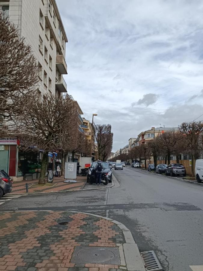 Chelles Centre Ville: Riverside Retreat near Disneyland Exterior photo