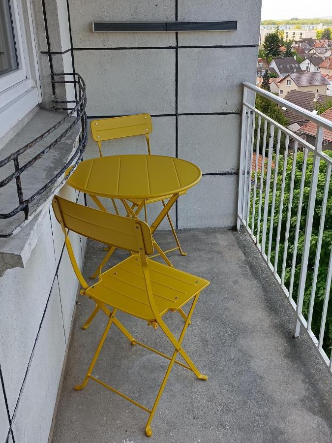 Chelles Centre Ville: Riverside Retreat near Disneyland Exterior photo
